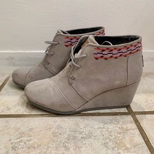 Toms Booty Wedge